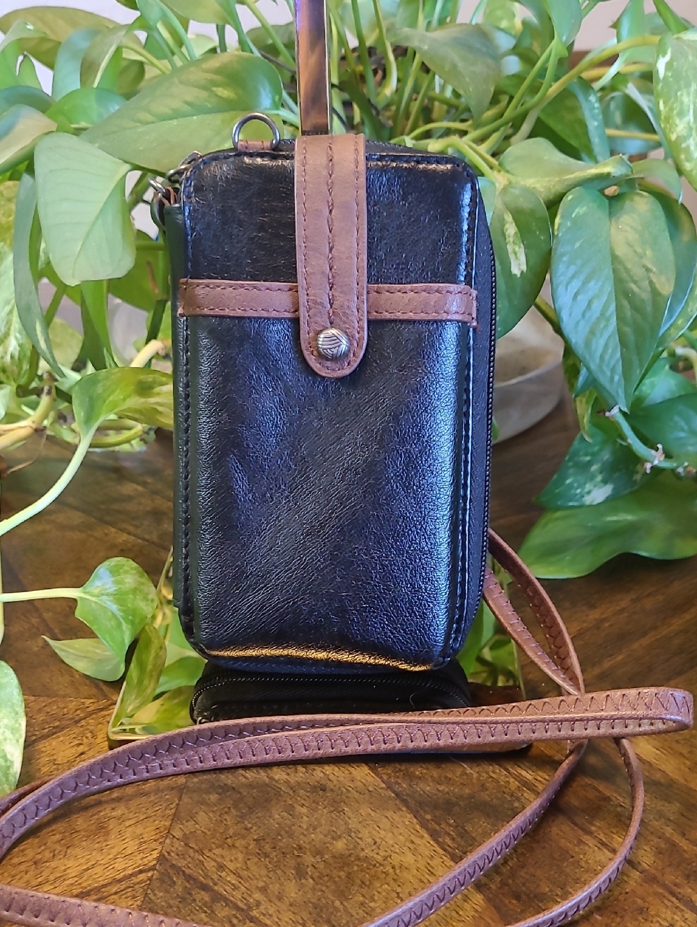The Sac Compact Black and Brown Leather Crossbody Phone Case